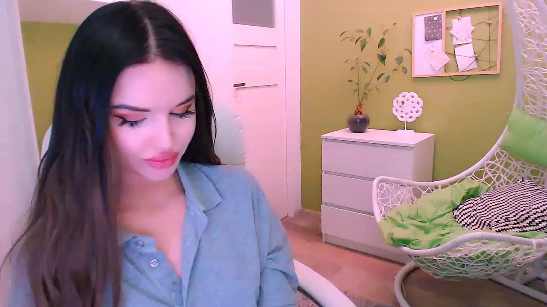 Gallery image thumbnail from JenniferMoris's myfreecams stream on, 02/27/2023, 13:23 image 8 of 20