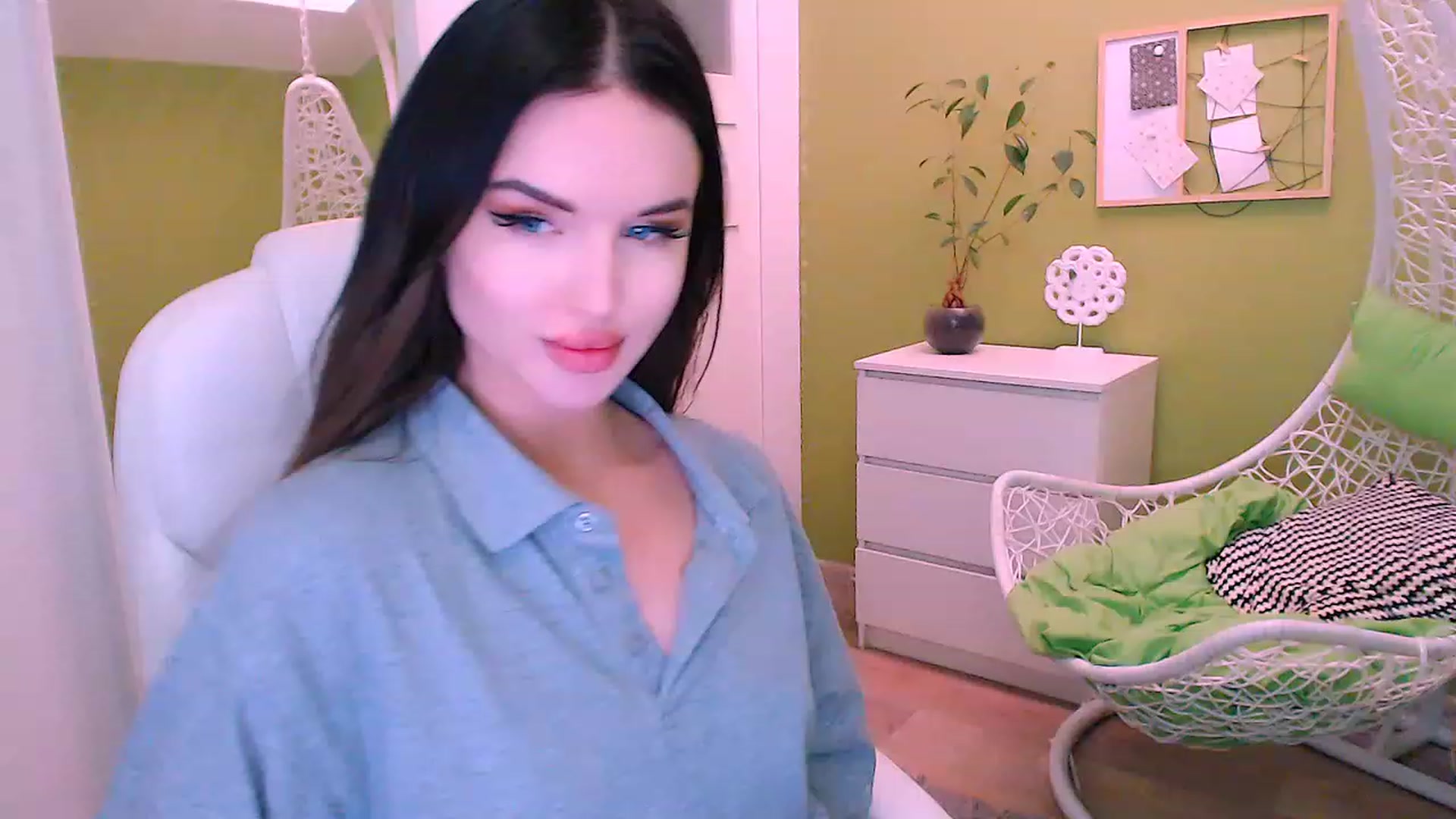 Gallery image thumbnail from JenniferMoris's myfreecams stream on, 02/27/2023, 13:23 image 11 of 20
