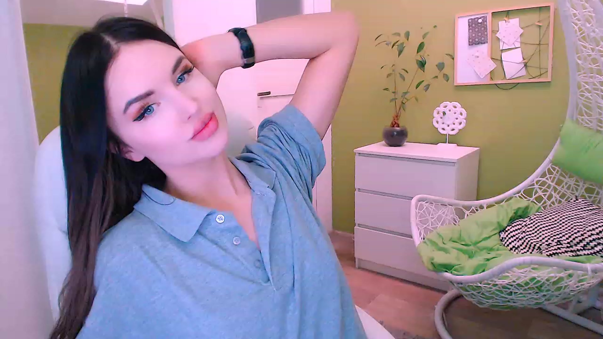 Gallery image thumbnail from JenniferMoris's myfreecams stream on, 02/27/2023, 13:23 image 13 of 20