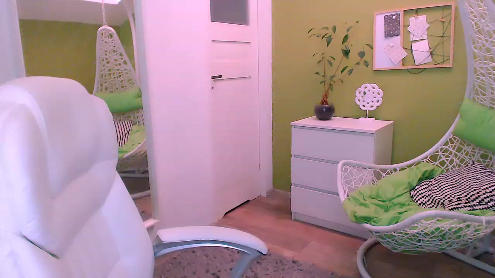 Gallery image thumbnail from JenniferMoris's myfreecams stream on, 02/27/2023, 13:23 image 16 of 20
