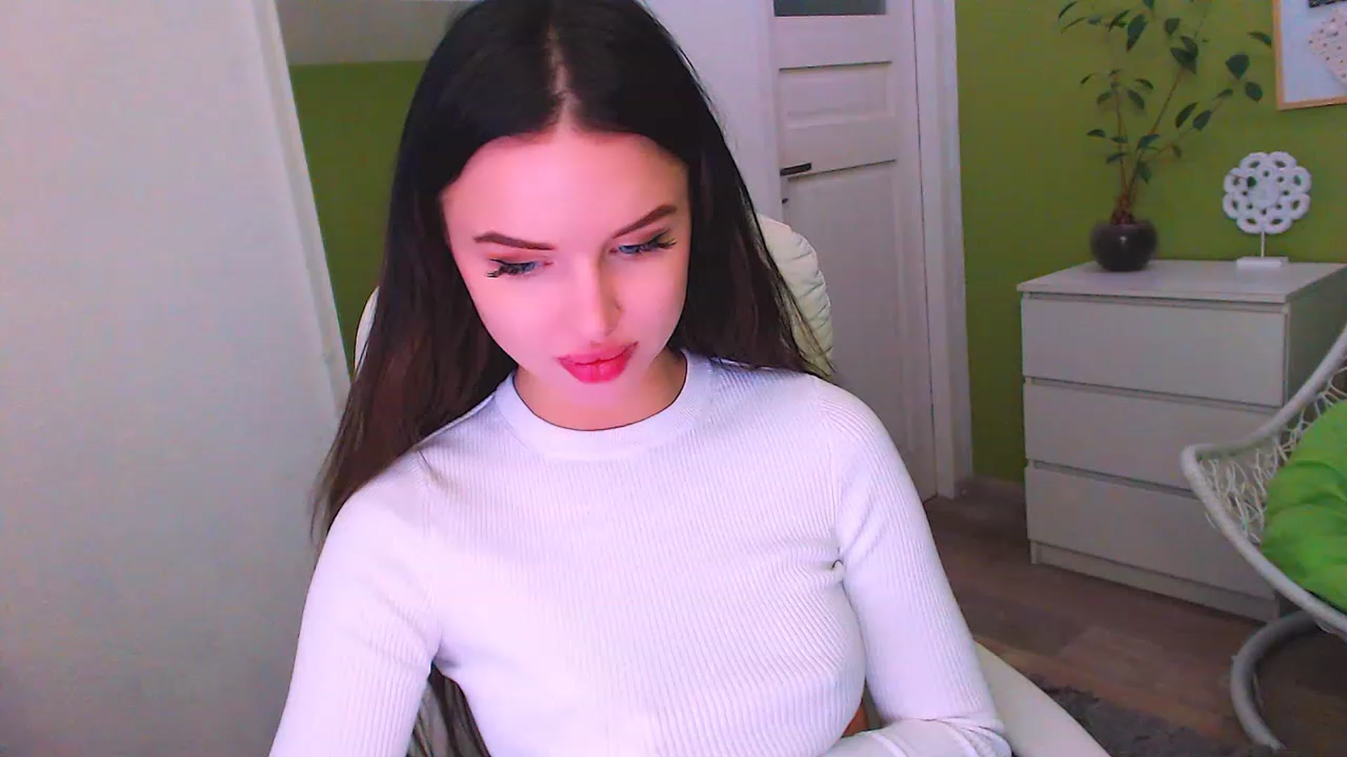 Gallery image thumbnail from JenniferMoris's myfreecams stream on, 02/28/2023, 15:20 image 10 of 20