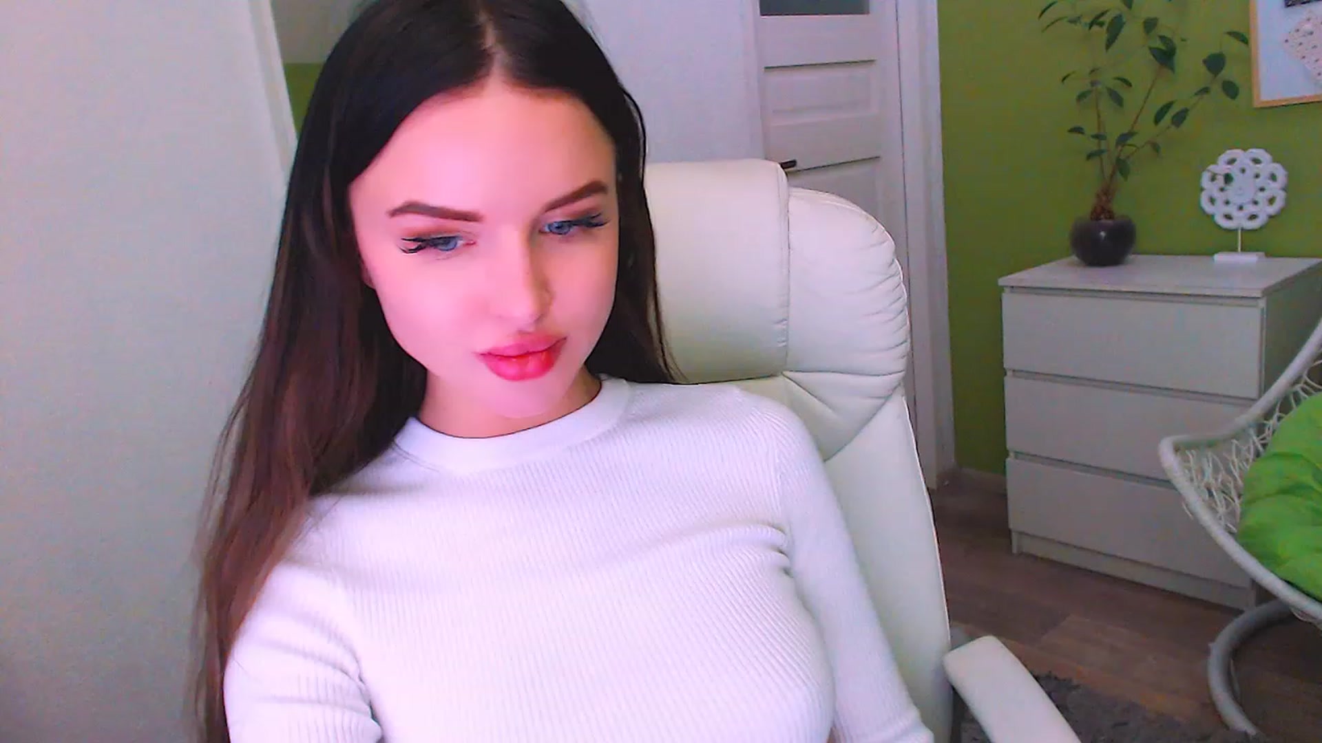 Gallery image thumbnail from JenniferMoris's myfreecams stream on, 02/28/2023, 15:20 image 14 of 20