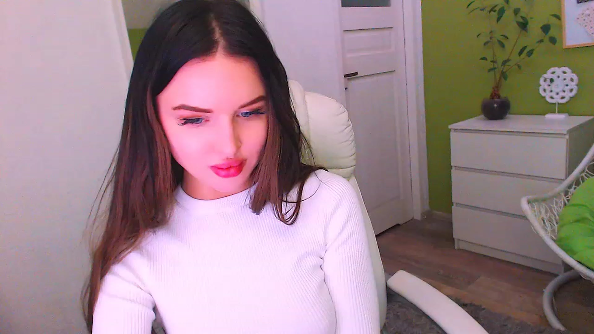 Gallery image thumbnail from JenniferMoris's myfreecams stream on, 02/28/2023, 15:20 image 16 of 20