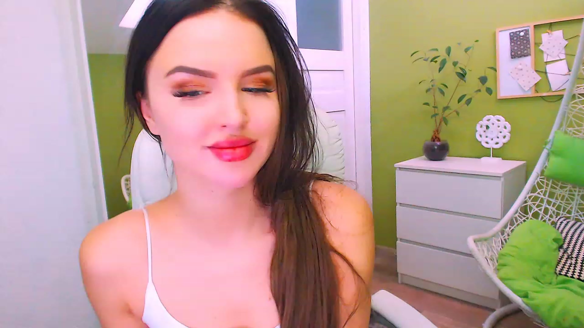 Gallery image thumbnail from JenniferMoris's myfreecams stream on, 03/03/2023, 13:35 image 5 of 20