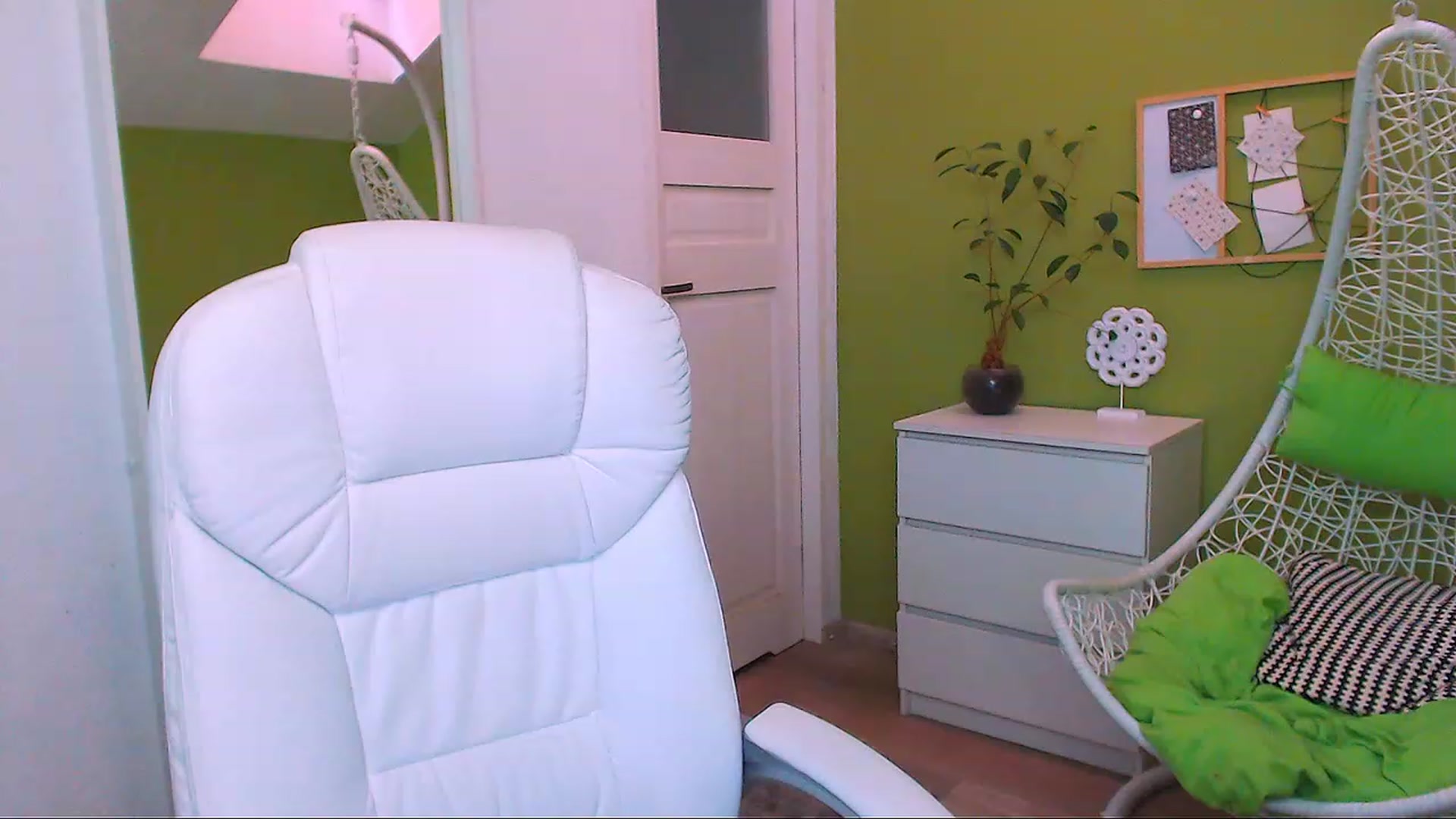 Gallery image thumbnail from JenniferMoris's myfreecams stream on, 03/03/2023, 13:35 image 12 of 20