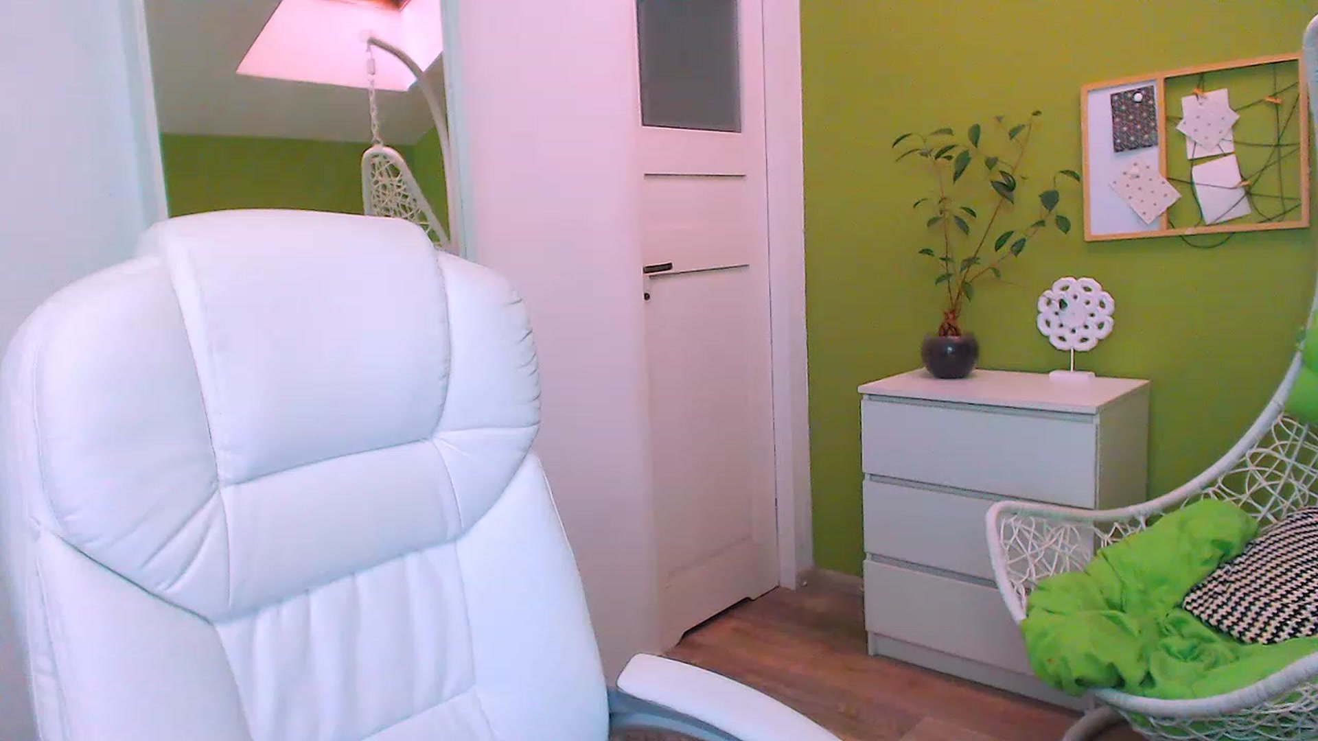 Gallery image thumbnail from JenniferMoris's myfreecams stream on, 03/03/2023, 13:35 image 2 of 20