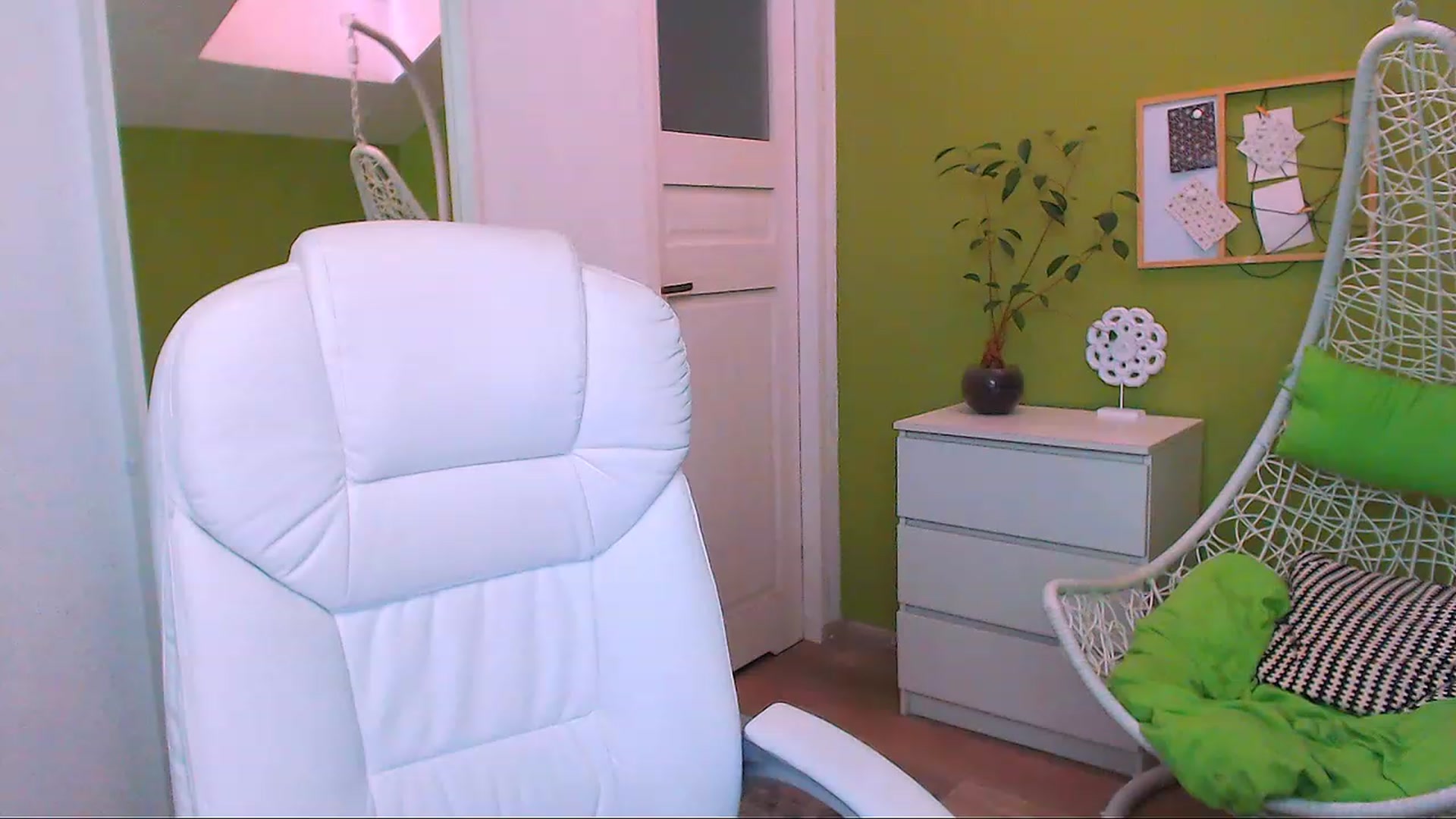 Gallery image thumbnail from JenniferMoris's myfreecams stream on, 03/03/2023, 13:35 image 13 of 20
