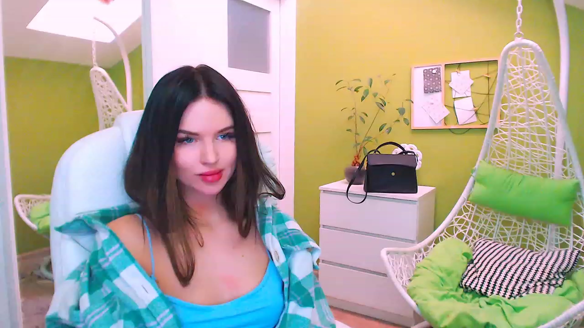 Gallery image thumbnail from JenniferMoris's myfreecams stream on, 03/06/2023, 10:35 image 14 of 20