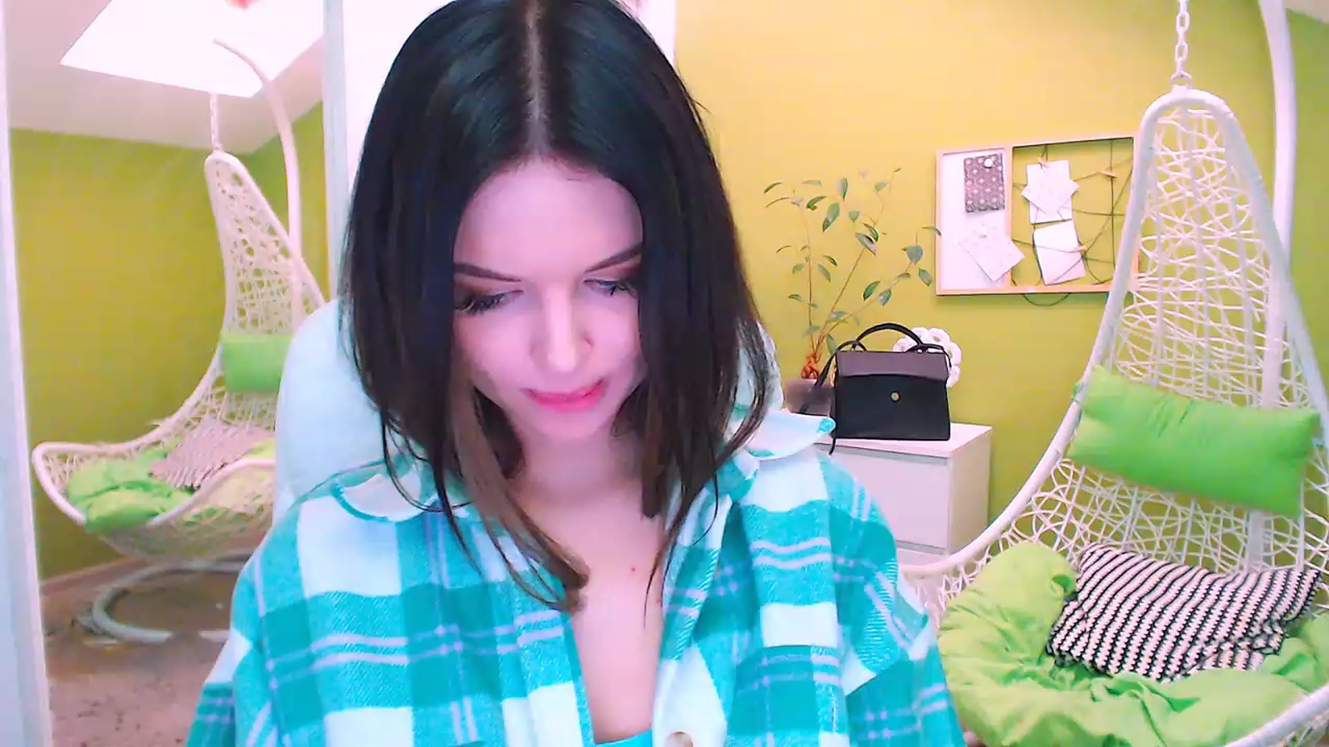 Gallery image thumbnail from JenniferMoris's myfreecams stream on, 03/06/2023, 10:35 image 7 of 20