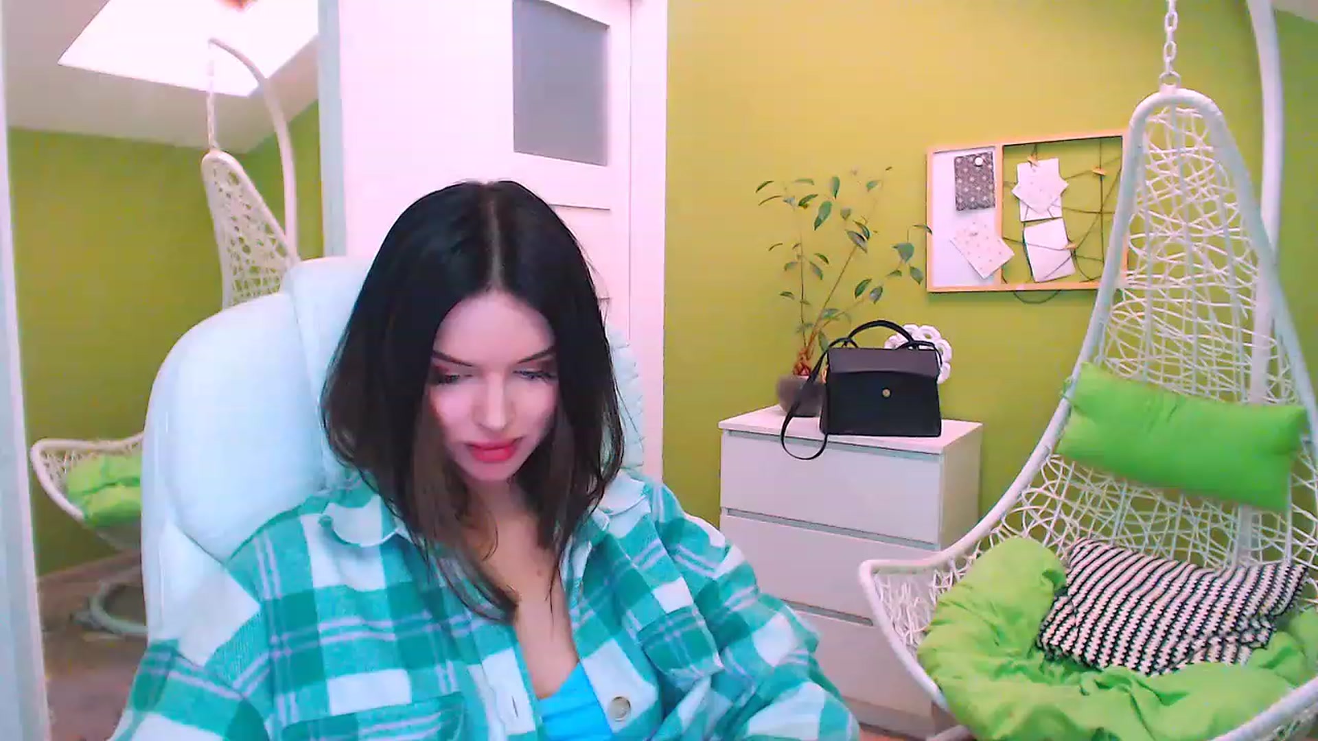 Gallery image thumbnail from JenniferMoris's myfreecams stream on, 03/06/2023, 10:35 image 10 of 20
