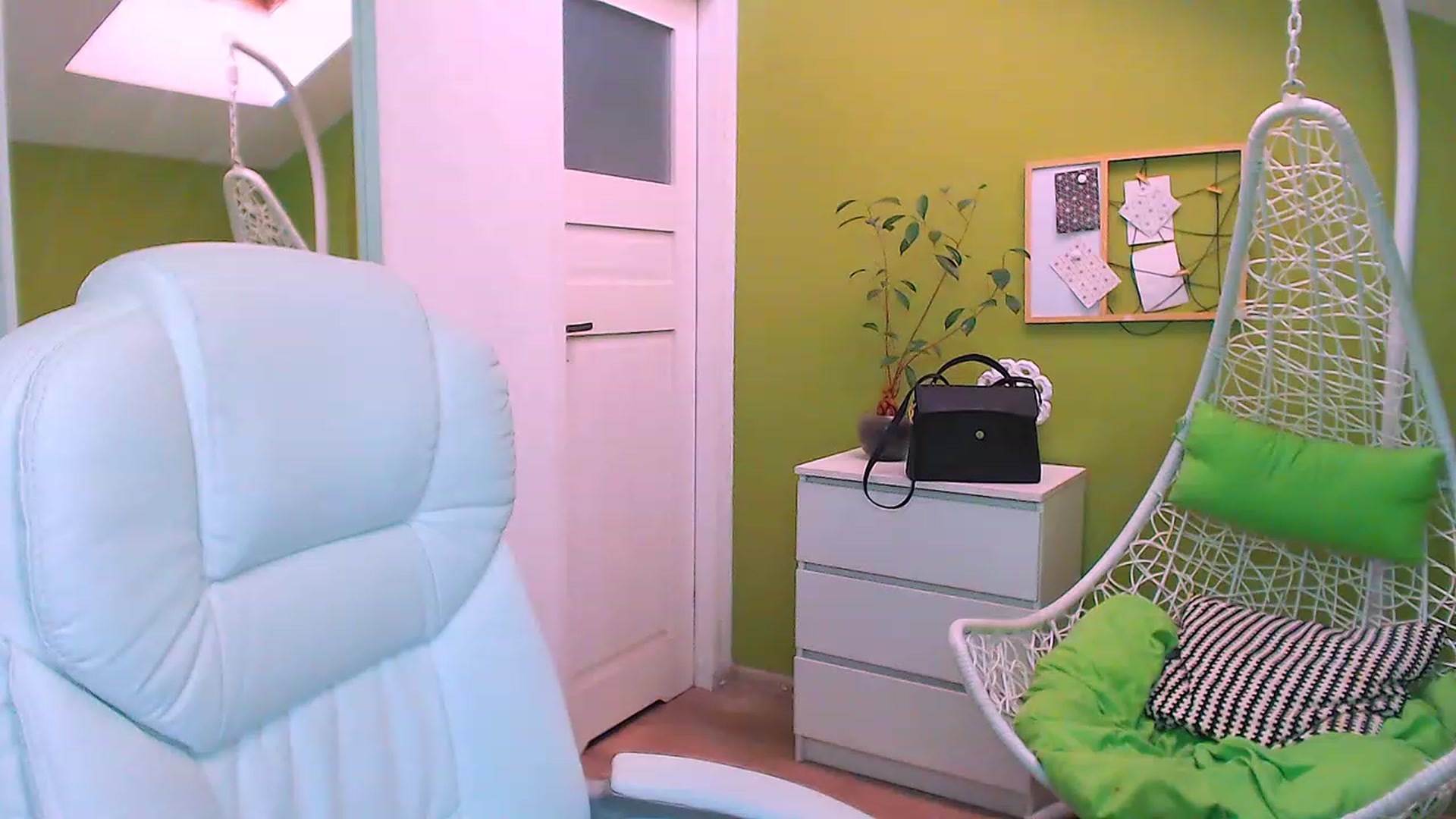 Gallery image thumbnail from JenniferMoris's myfreecams stream on, 03/06/2023, 10:35 image 19 of 20