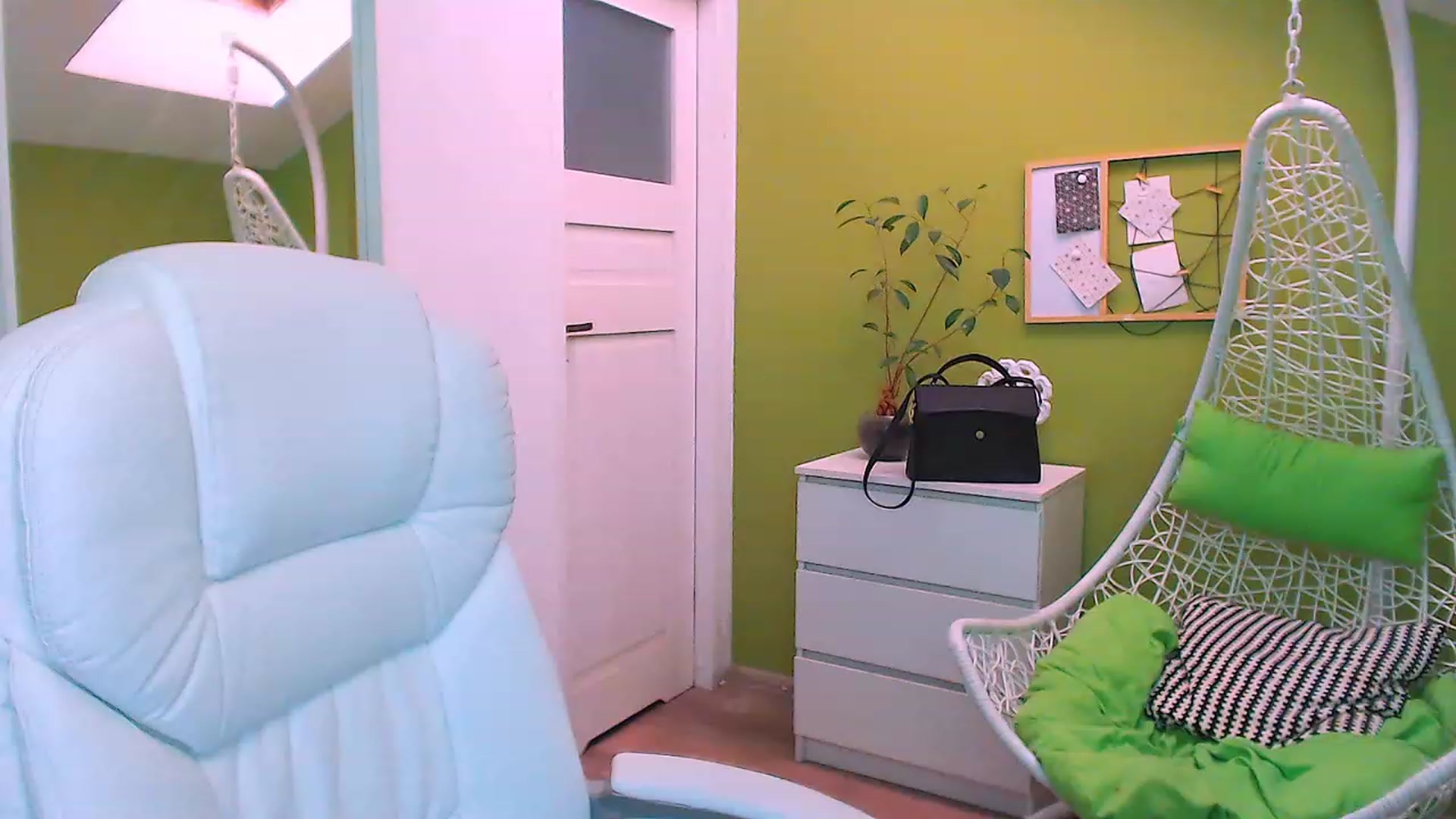 Gallery image thumbnail from JenniferMoris's myfreecams stream on, 03/06/2023, 10:35 image 20 of 20