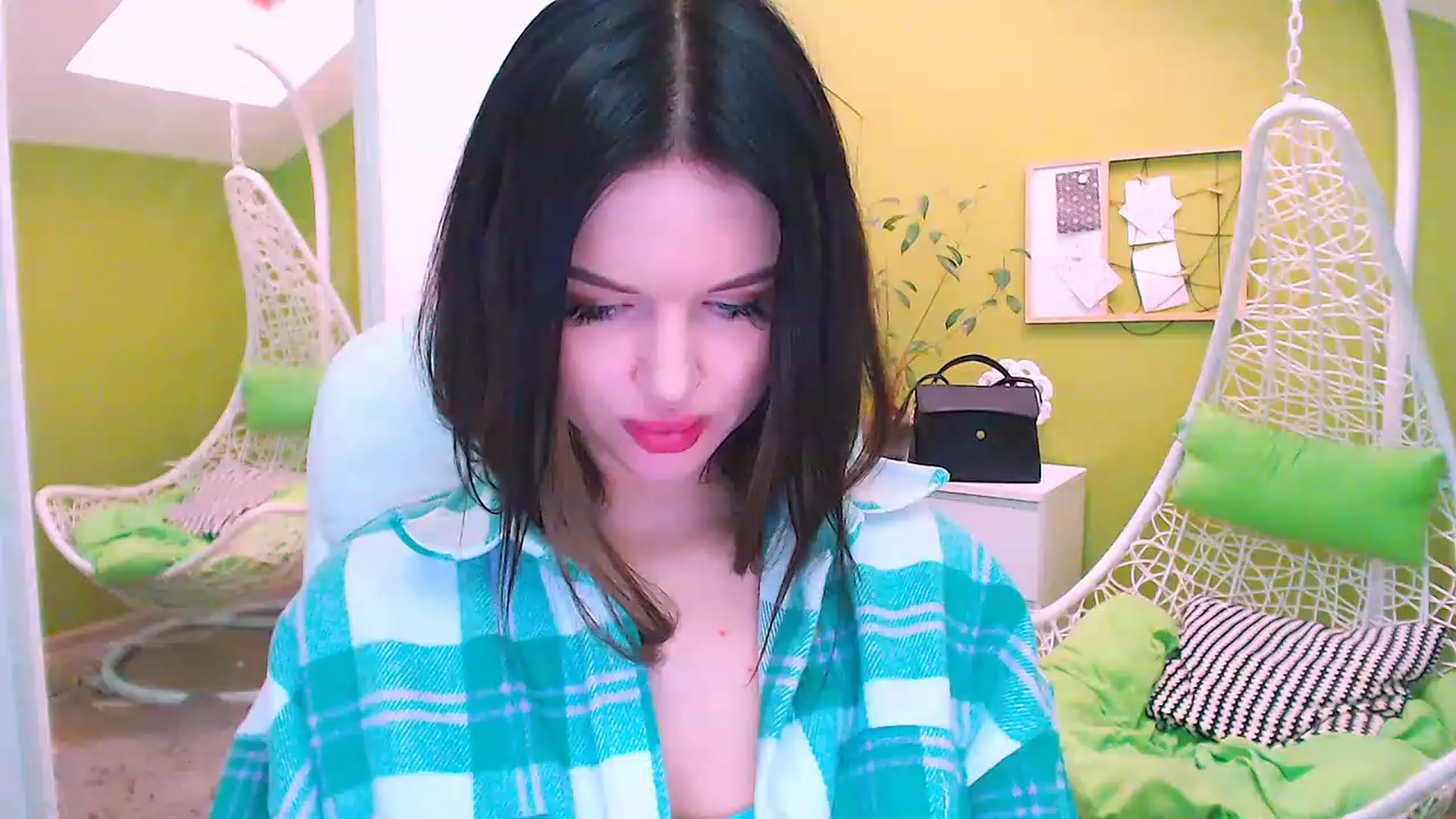 Gallery image thumbnail from JenniferMoris's myfreecams stream on, 03/06/2023, 10:35 image 6 of 20