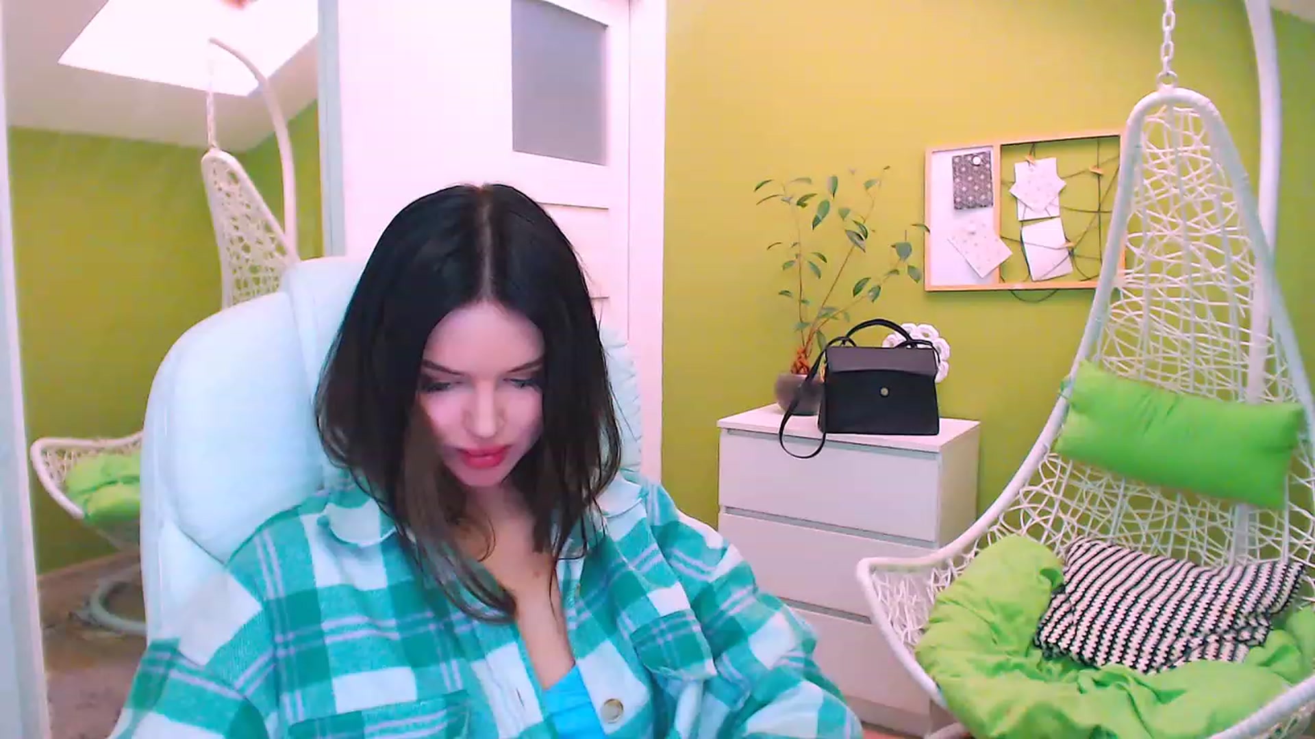 Gallery image thumbnail from JenniferMoris's myfreecams stream on, 03/06/2023, 10:35 image 11 of 20