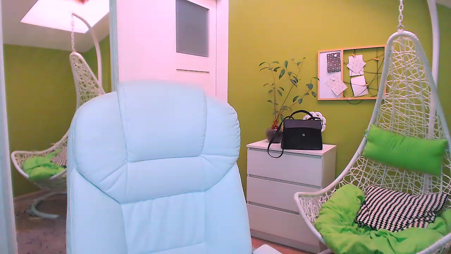 Gallery image thumbnail from JenniferMoris's myfreecams stream on, 03/06/2023, 10:35 image 5 of 20