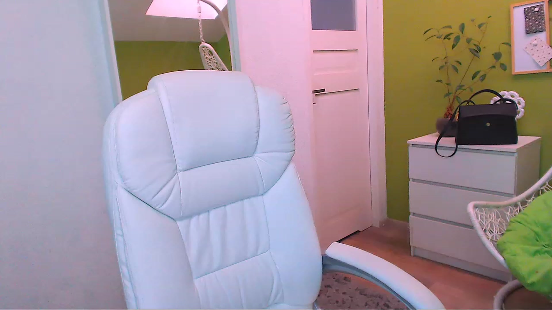 Gallery image thumbnail from JenniferMoris's myfreecams stream on, 03/06/2023, 11:44 image 14 of 20