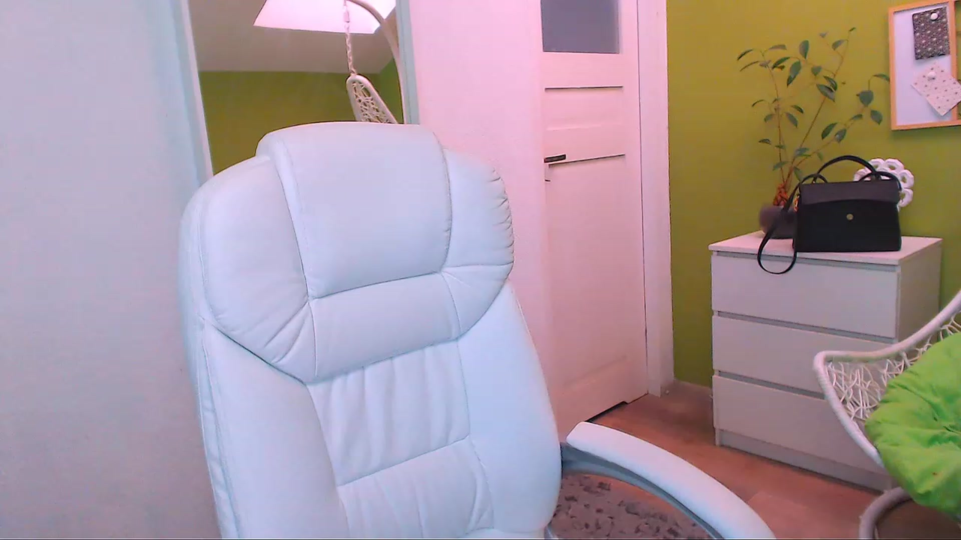 Gallery image thumbnail from JenniferMoris's myfreecams stream on, 03/06/2023, 11:44 image 16 of 20