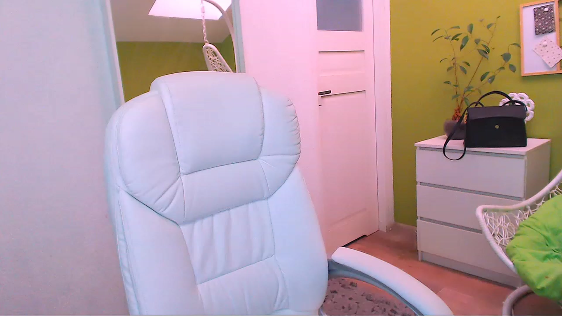Gallery image thumbnail from JenniferMoris's myfreecams stream on, 03/06/2023, 11:44 image 5 of 20
