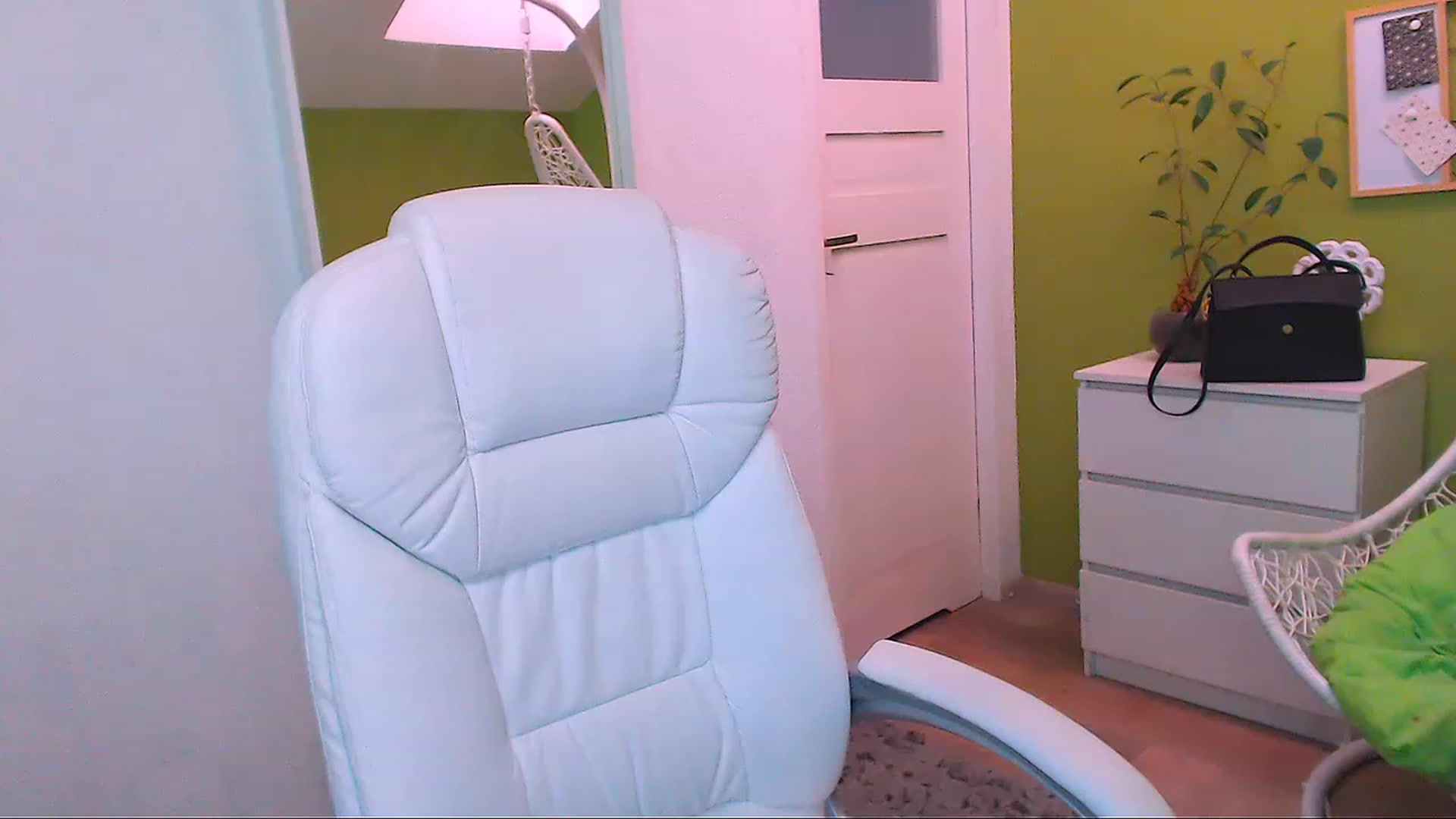Gallery image thumbnail from JenniferMoris's myfreecams stream on, 03/06/2023, 11:44 image 17 of 20