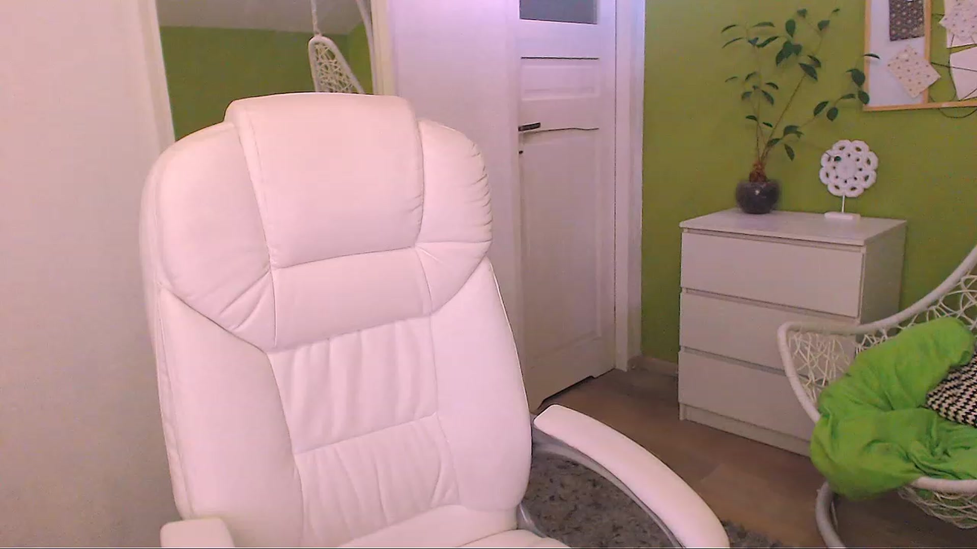 Gallery image thumbnail from JenniferMoris's myfreecams stream on, 03/08/2023, 12:09 image 11 of 20