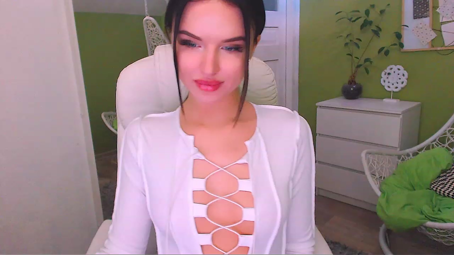 Gallery image thumbnail from JenniferMoris's myfreecams stream on, 03/08/2023, 12:09 image 9 of 20