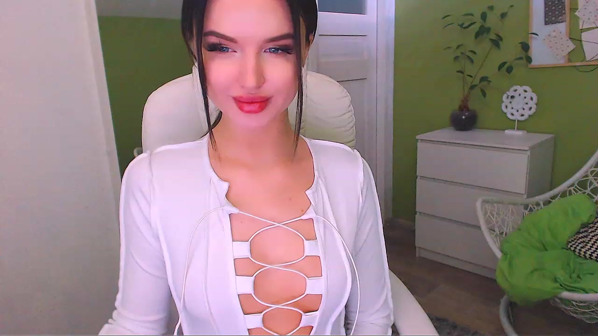Gallery image thumbnail from JenniferMoris's myfreecams stream on, 03/08/2023, 12:09 image 4 of 20