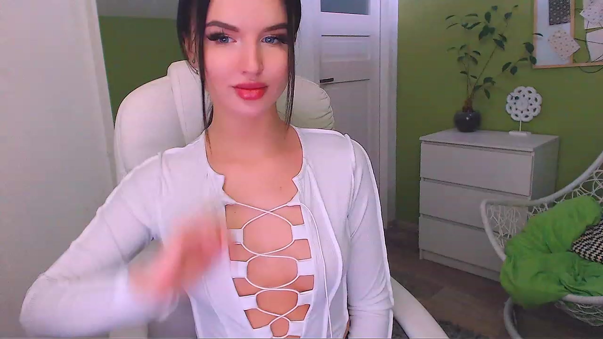 Gallery image thumbnail from JenniferMoris's myfreecams stream on, 03/08/2023, 12:09 image 1 of 20