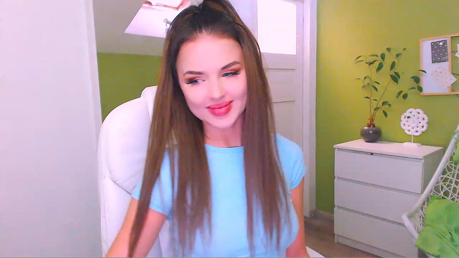 Gallery image thumbnail from JenniferMoris's myfreecams stream on, 03/13/2023, 12:08 image 1 of 20