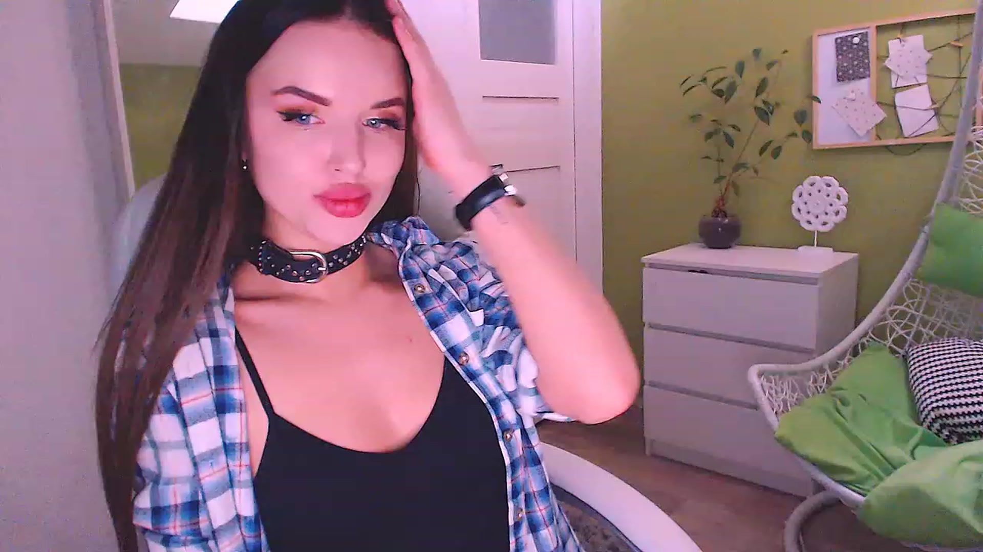 Gallery image thumbnail from JenniferMoris's myfreecams stream on, 03/15/2023, 13:34 image 1 of 20