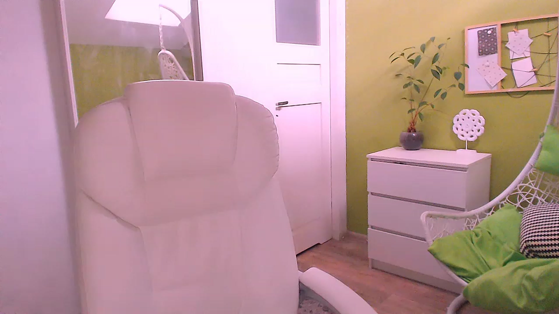 Gallery image thumbnail from JenniferMoris's myfreecams stream on, 03/15/2023, 13:34 image 13 of 20