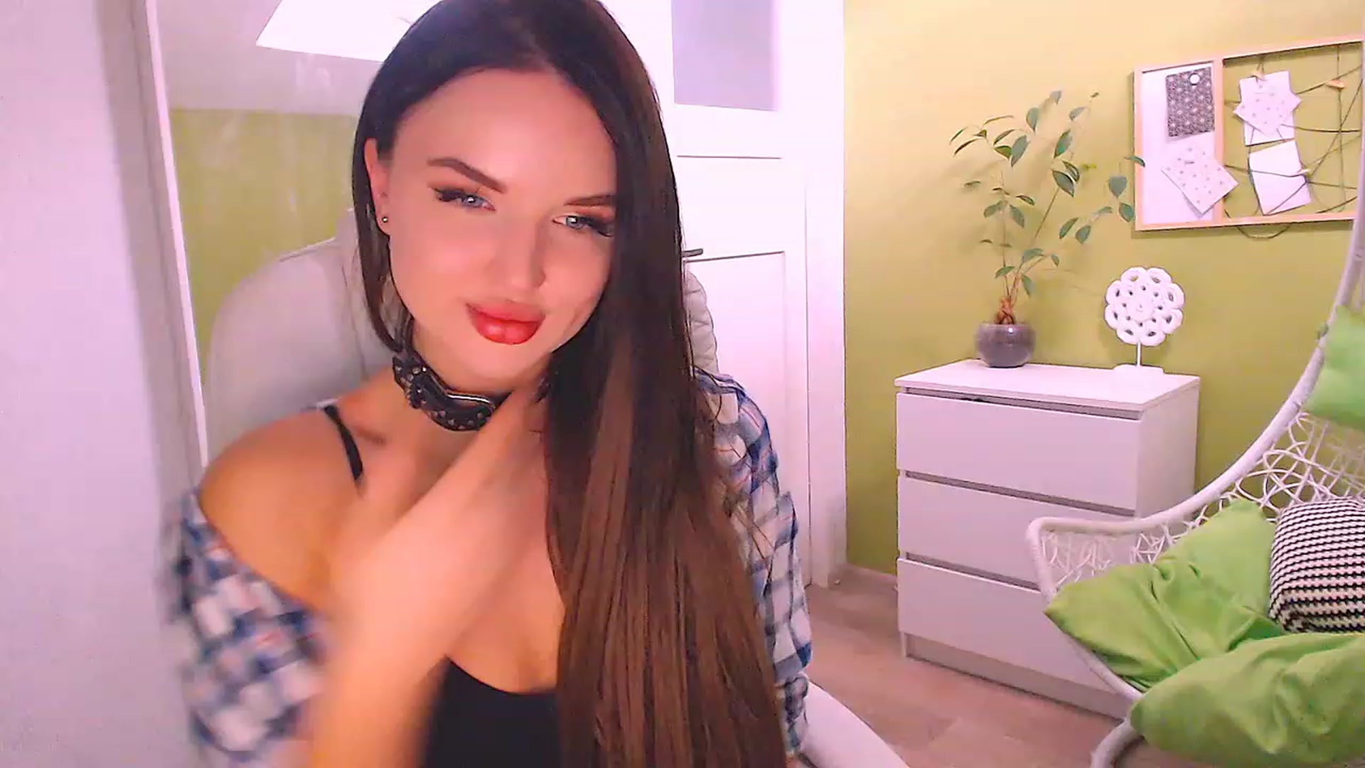 Gallery image thumbnail from JenniferMoris's myfreecams stream on, 03/15/2023, 13:34 image 15 of 20