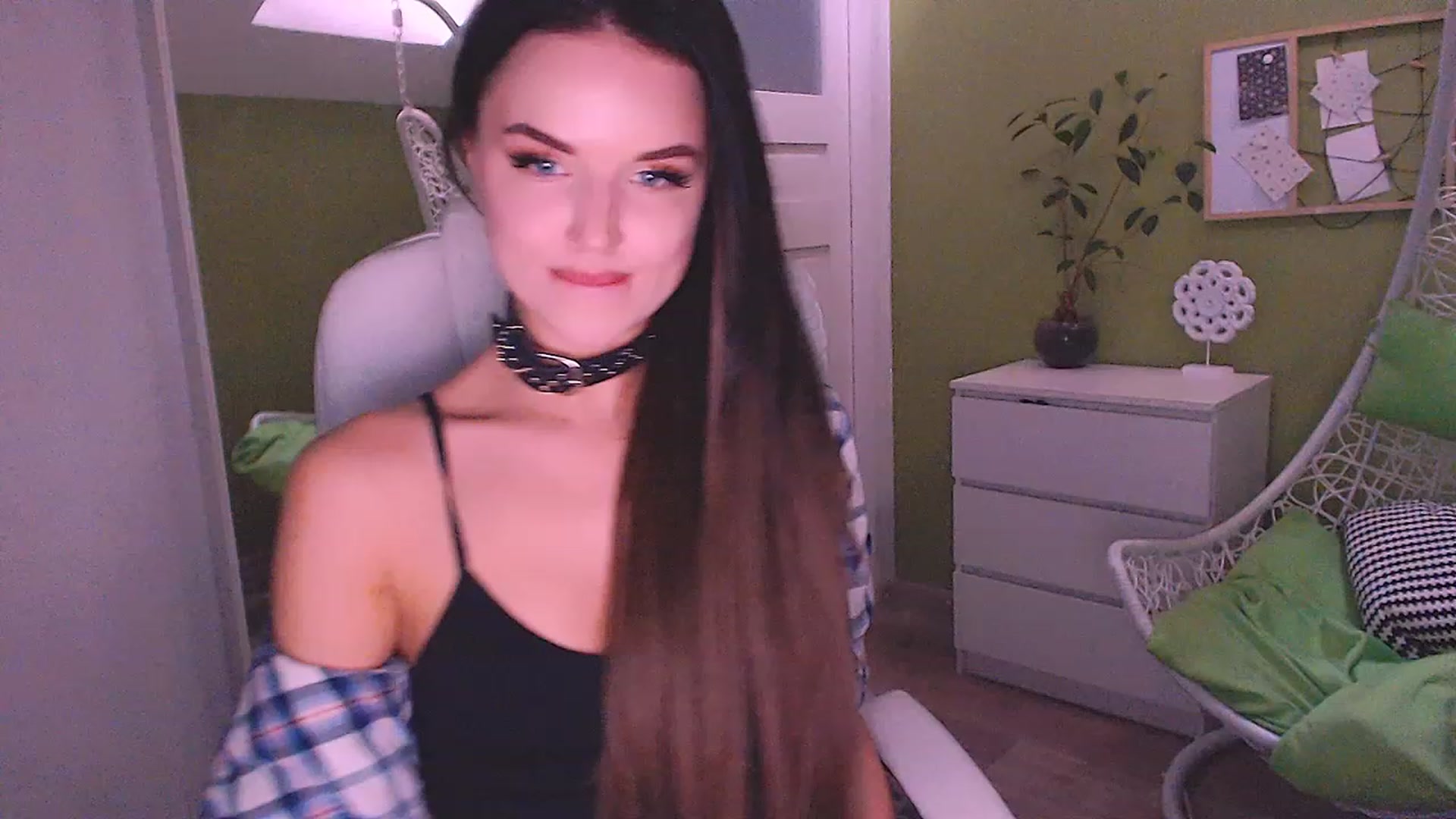 Gallery image thumbnail from JenniferMoris's myfreecams stream on, 03/15/2023, 13:34 image 7 of 20