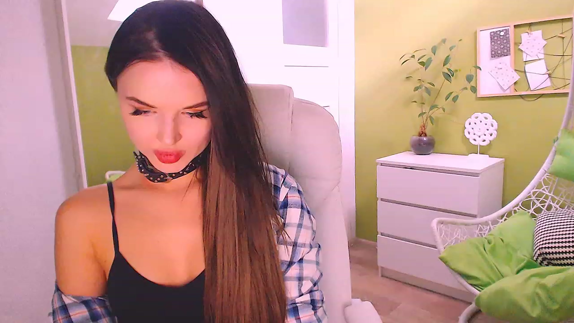 Gallery image thumbnail from JenniferMoris's myfreecams stream on, 03/15/2023, 13:34 image 18 of 20