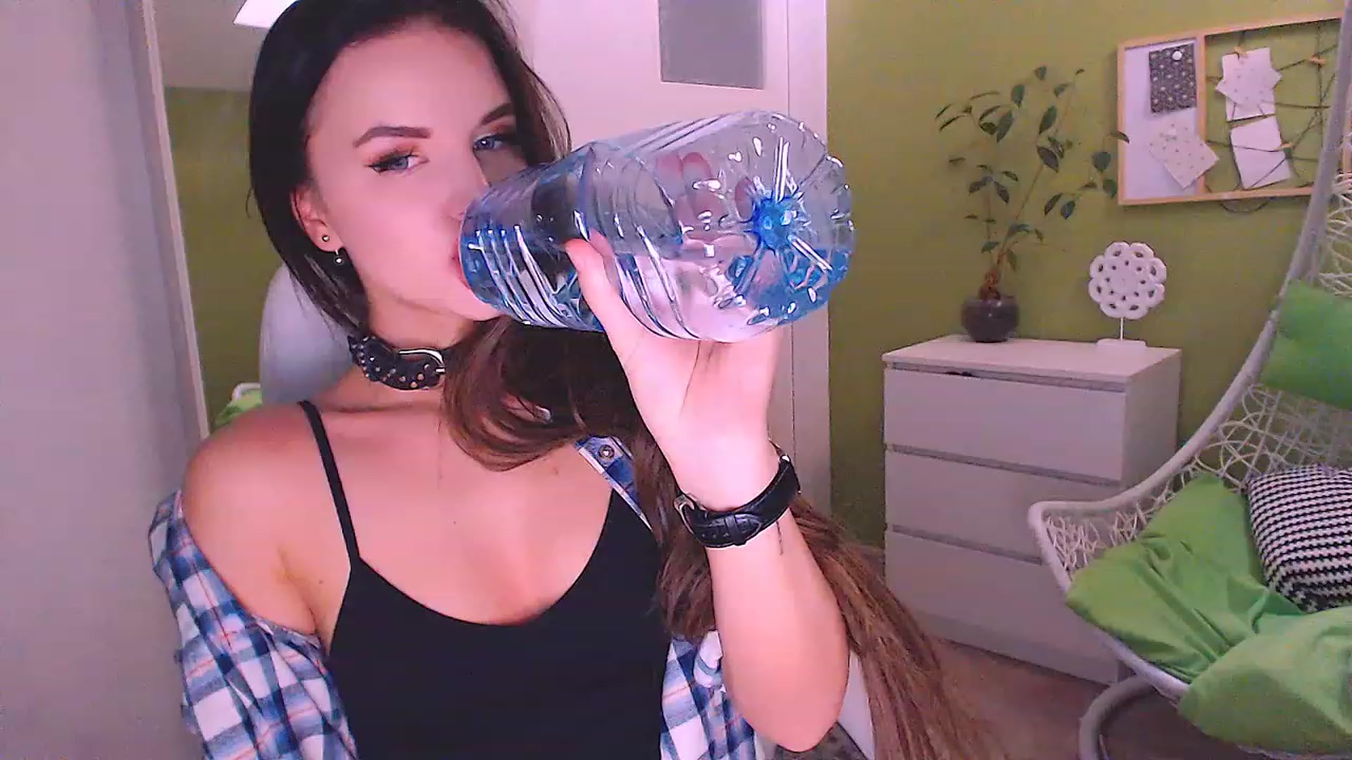 Gallery image thumbnail from JenniferMoris's myfreecams stream on, 03/15/2023, 13:34 image 3 of 20