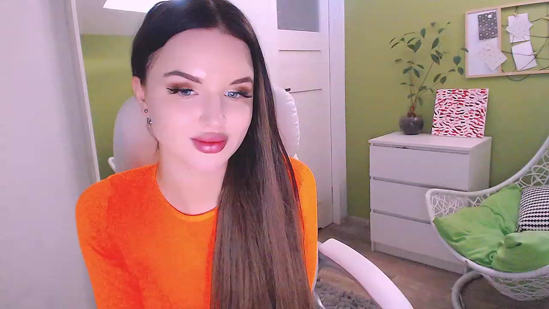Gallery image thumbnail from JenniferMoris's myfreecams stream on, 03/16/2023, 11:17 image 13 of 20