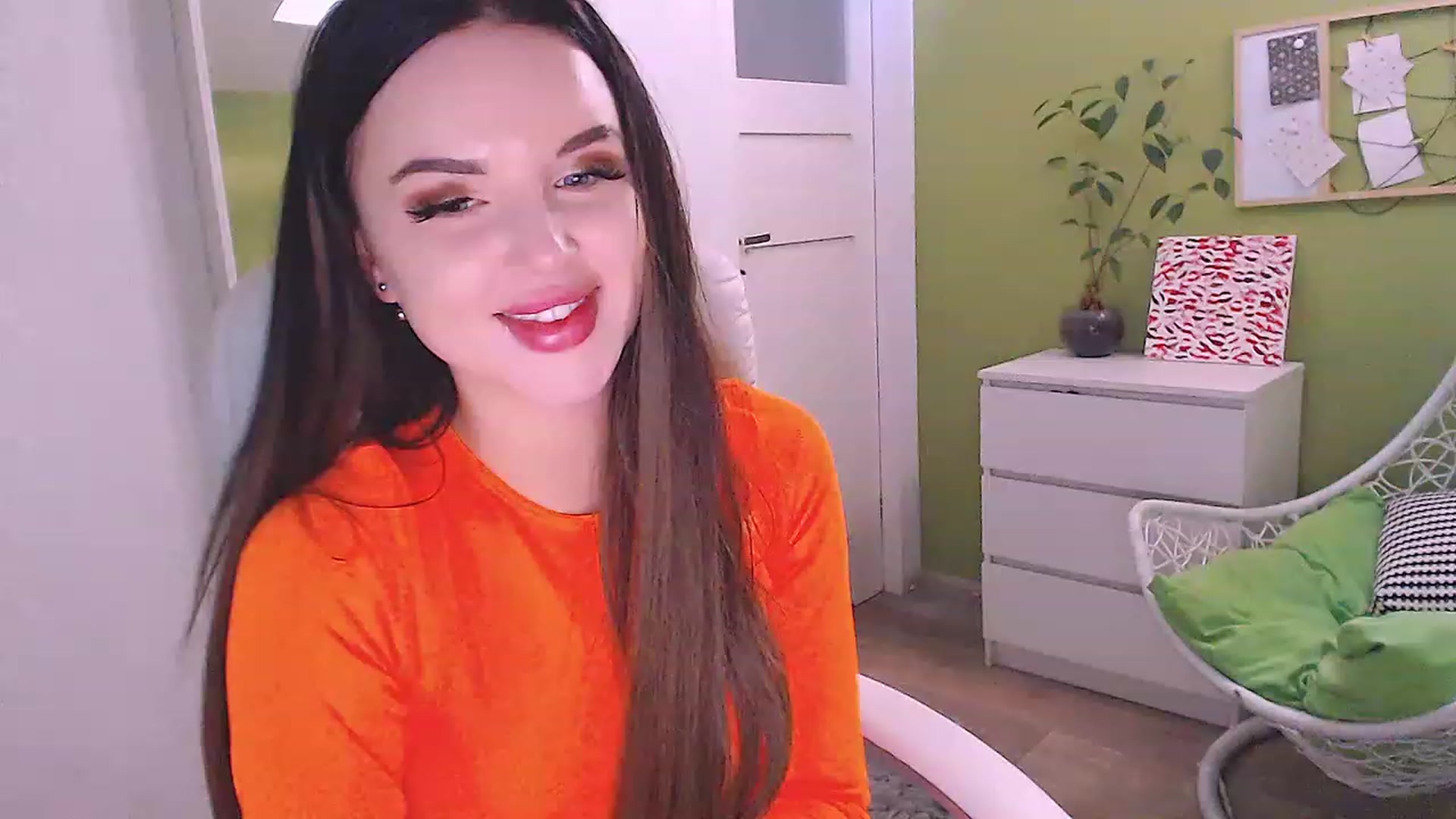 Gallery image thumbnail from JenniferMoris's myfreecams stream on, 03/16/2023, 11:17 image 7 of 20