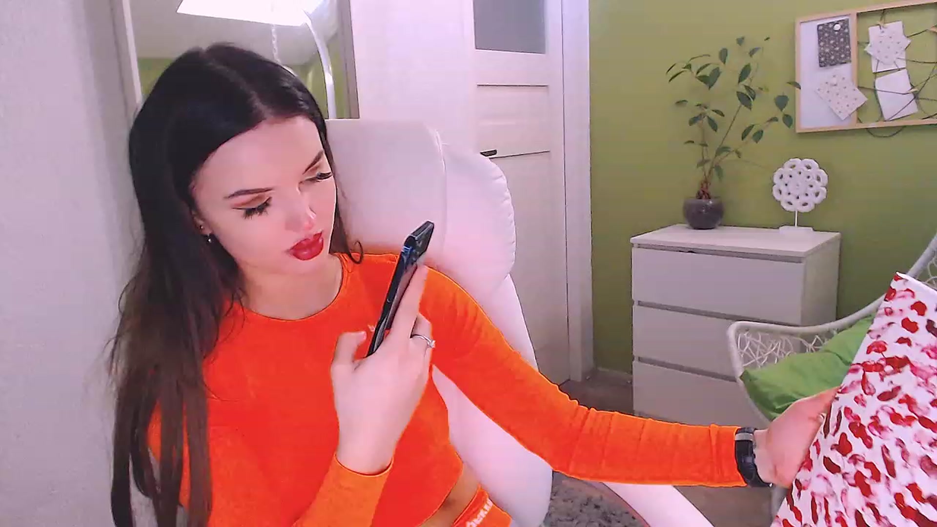 Gallery image thumbnail from JenniferMoris's myfreecams stream on, 03/16/2023, 11:17 image 2 of 20
