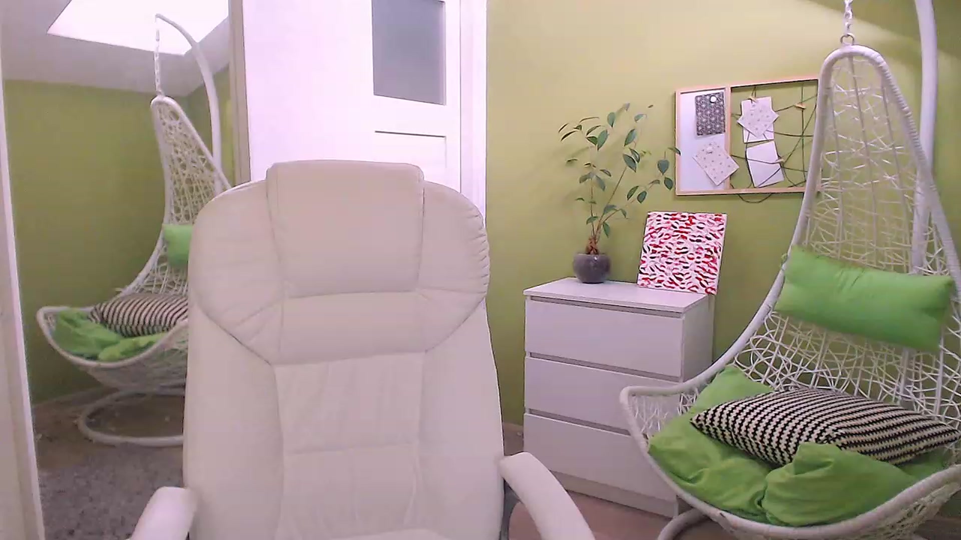 Gallery image thumbnail from JenniferMoris's myfreecams stream on, 03/16/2023, 15:43 image 18 of 20