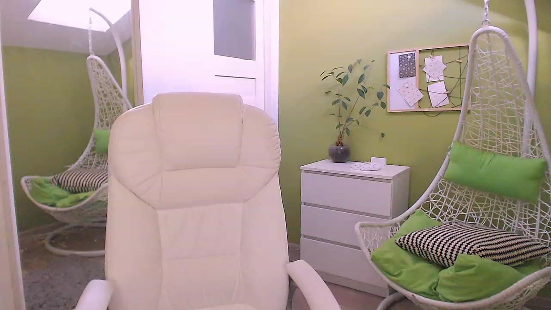 Gallery image thumbnail from JenniferMoris's myfreecams stream on, 03/16/2023, 15:43 image 20 of 20