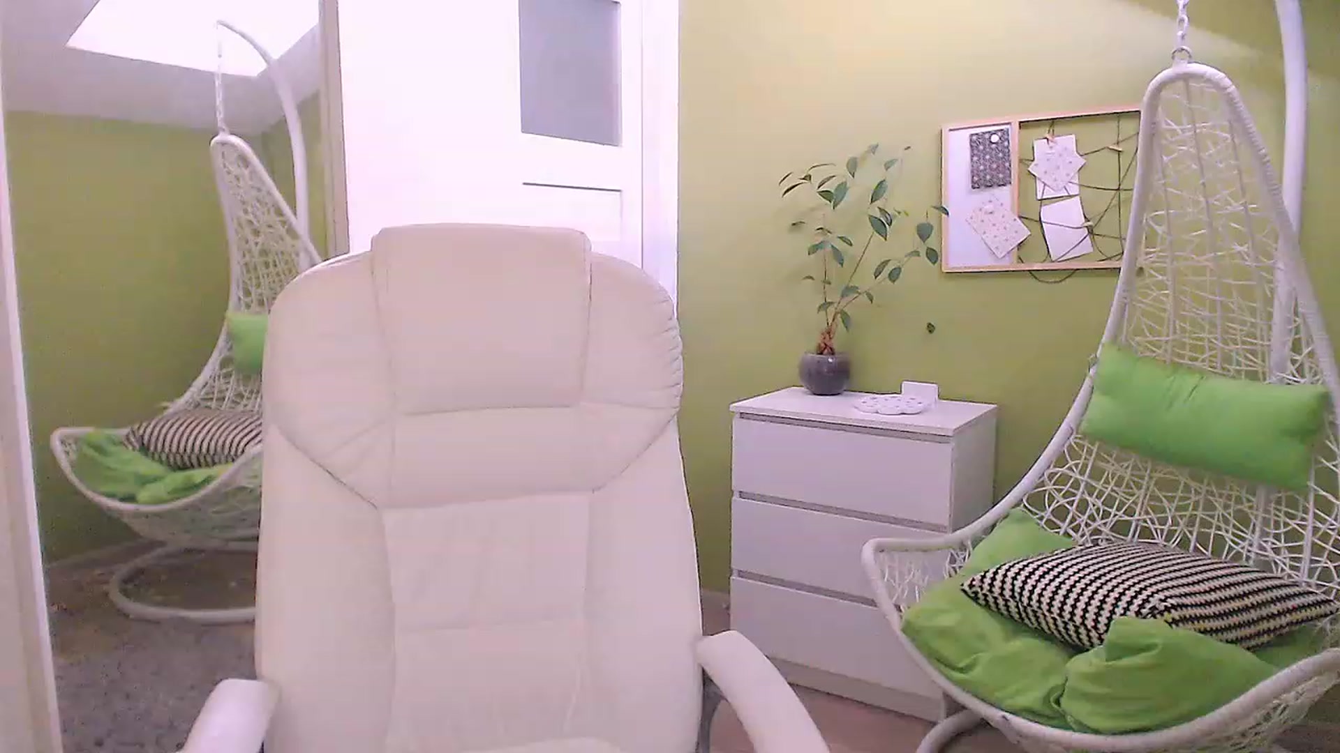 Gallery image thumbnail from JenniferMoris's myfreecams stream on, 03/16/2023, 15:43 image 19 of 20
