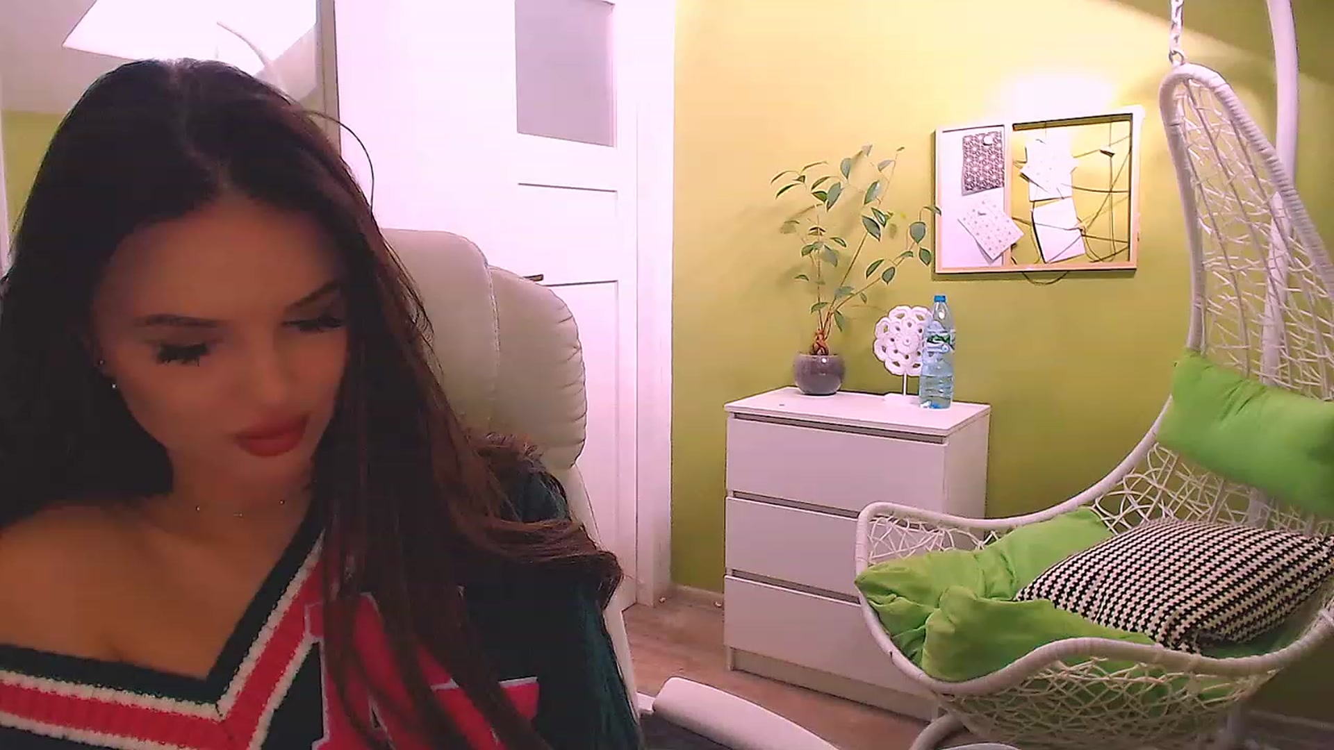 Gallery image thumbnail from JenniferMoris's myfreecams stream on, 03/20/2023, 10:02 image 15 of 20