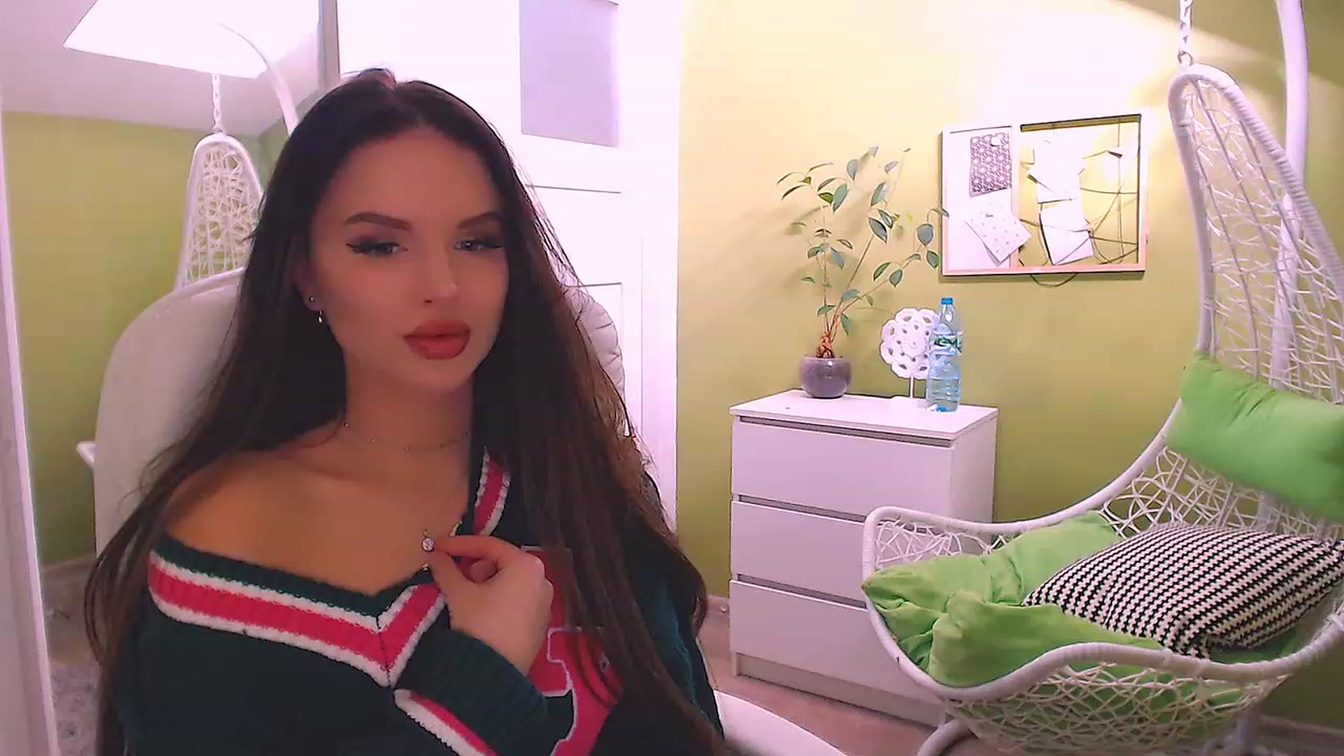 Gallery image thumbnail from JenniferMoris's myfreecams stream on, 03/20/2023, 10:02 image 16 of 20