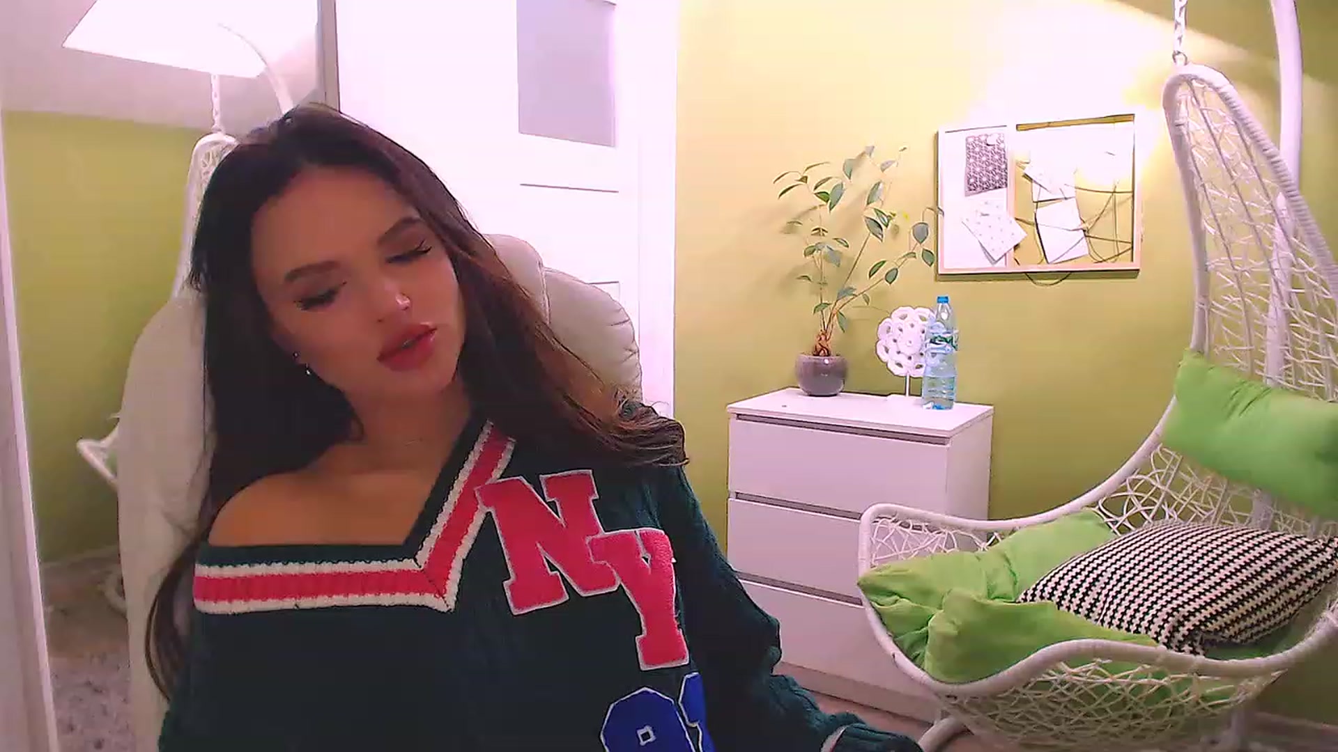 Gallery image thumbnail from JenniferMoris's myfreecams stream on, 03/20/2023, 10:02 image 11 of 20
