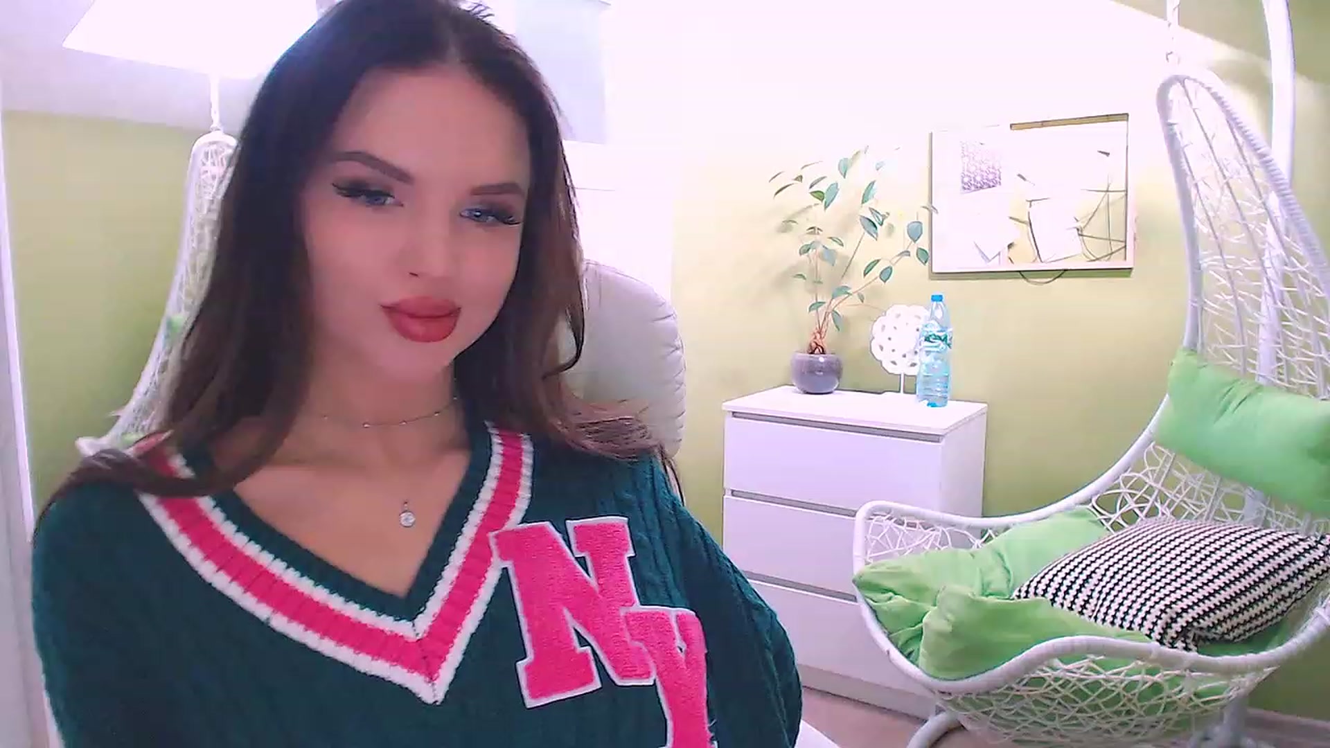 Gallery image thumbnail from JenniferMoris's myfreecams stream on, 03/20/2023, 10:02 image 6 of 20