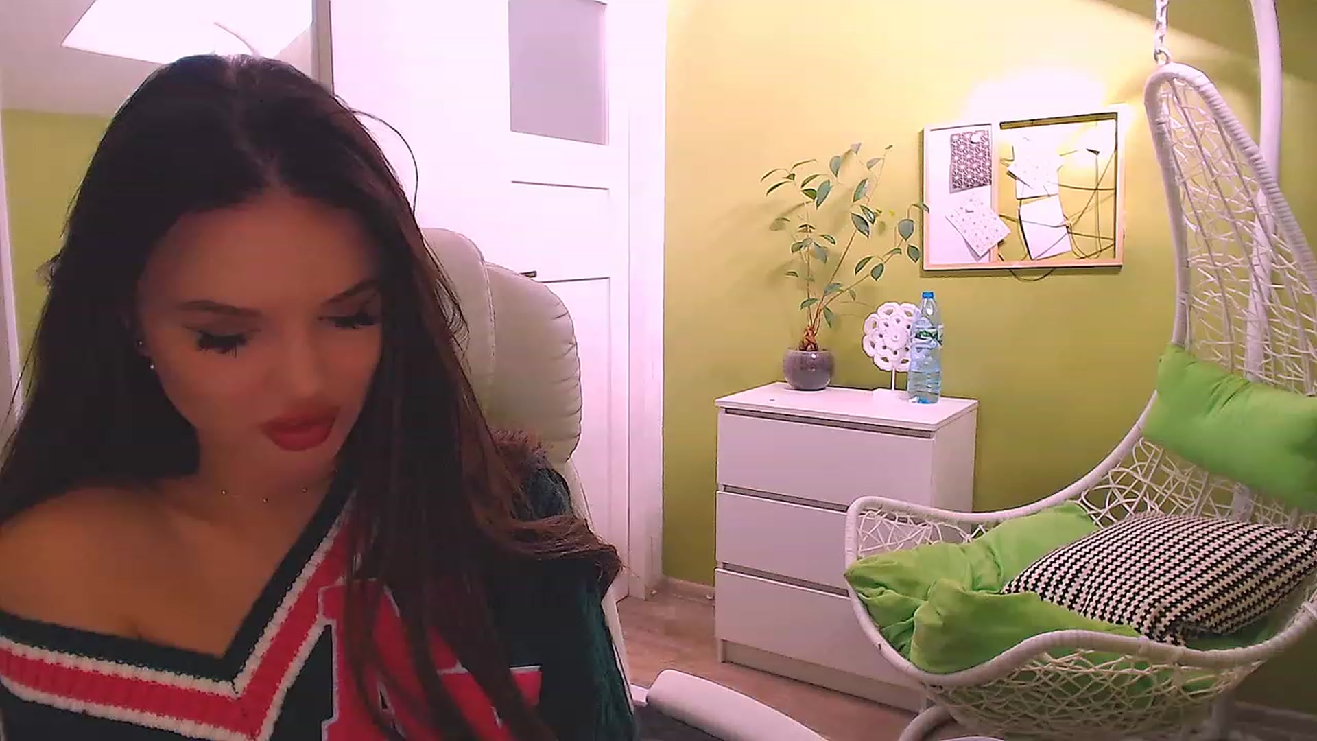 Gallery image thumbnail from JenniferMoris's myfreecams stream on, 03/20/2023, 10:02 image 14 of 20