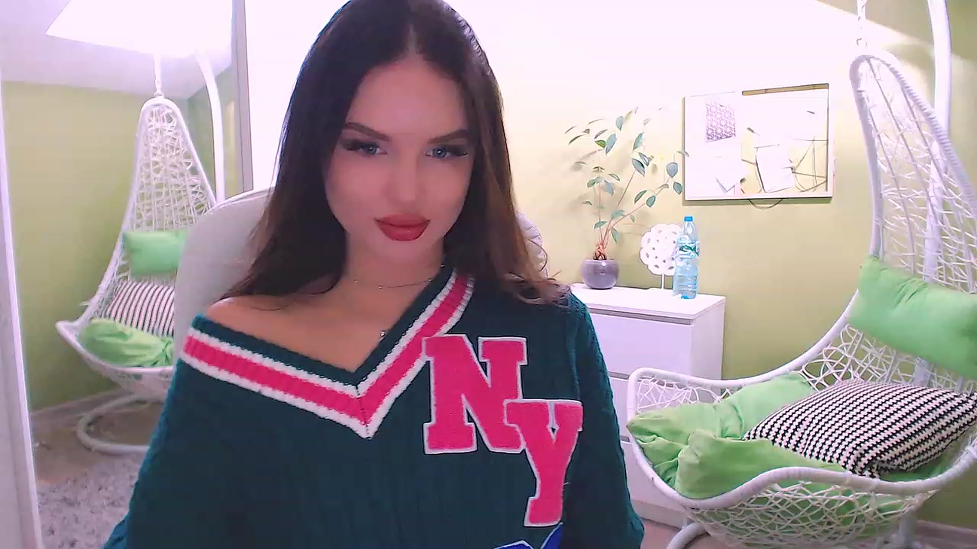 Gallery image thumbnail from JenniferMoris's myfreecams stream on, 03/20/2023, 10:02 image 4 of 20