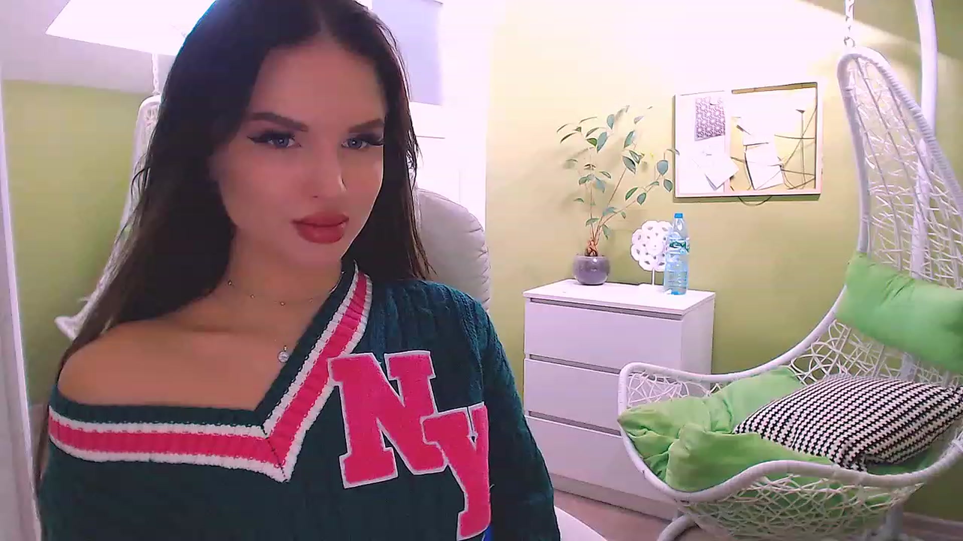 Gallery image thumbnail from JenniferMoris's myfreecams stream on, 03/20/2023, 10:02 image 1 of 20