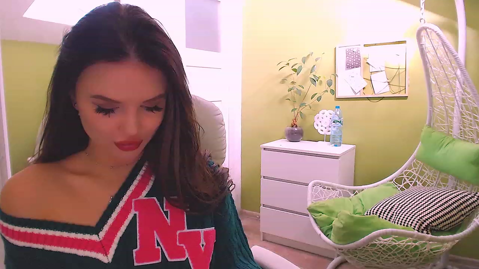 Gallery image thumbnail from JenniferMoris's myfreecams stream on, 03/20/2023, 10:02 image 10 of 20
