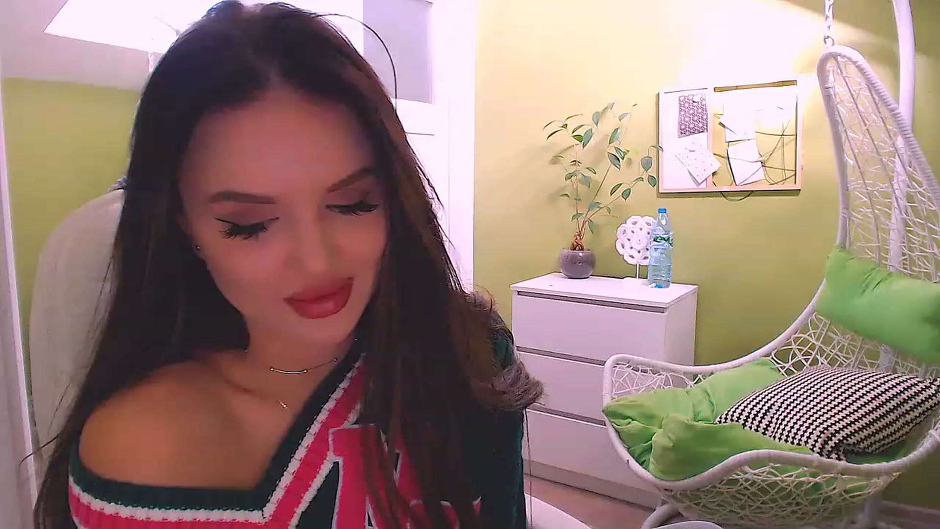 Gallery image thumbnail from JenniferMoris's myfreecams stream on, 03/20/2023, 10:02 image 13 of 20