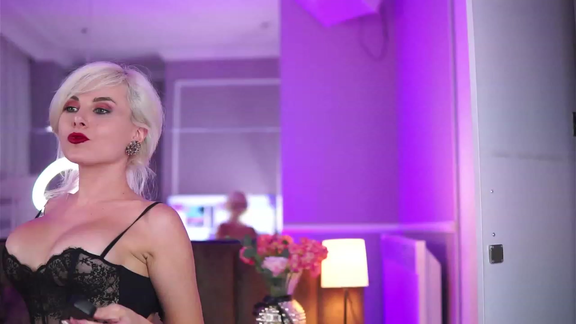 Gallery image thumbnail from JenniferStoke's myfreecams stream on, 08/09/2023, 19:49 image 3 of 20
